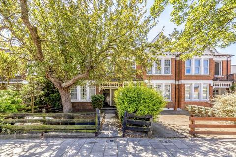 2 bedroom flat to rent, Weir Road, London SW12