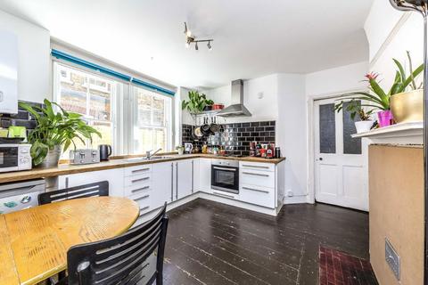 2 bedroom flat to rent, Weir Road, London SW12