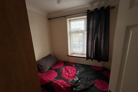 undefined, Selan Gardens, Hayes UB4