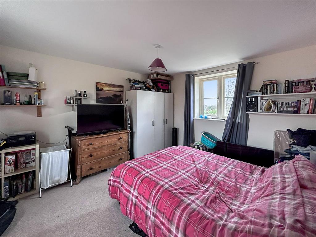 Bed 1.jpg