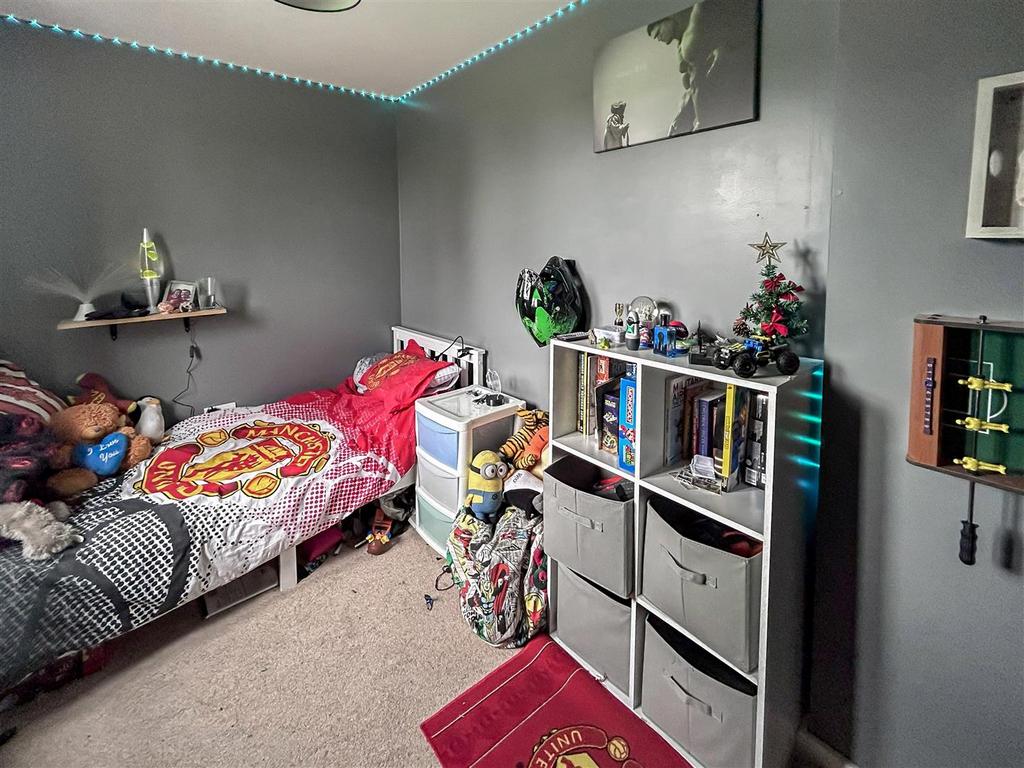 Bed 2.jpg