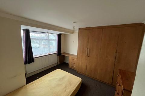 undefined, Selan Gardens, Hayes UB4