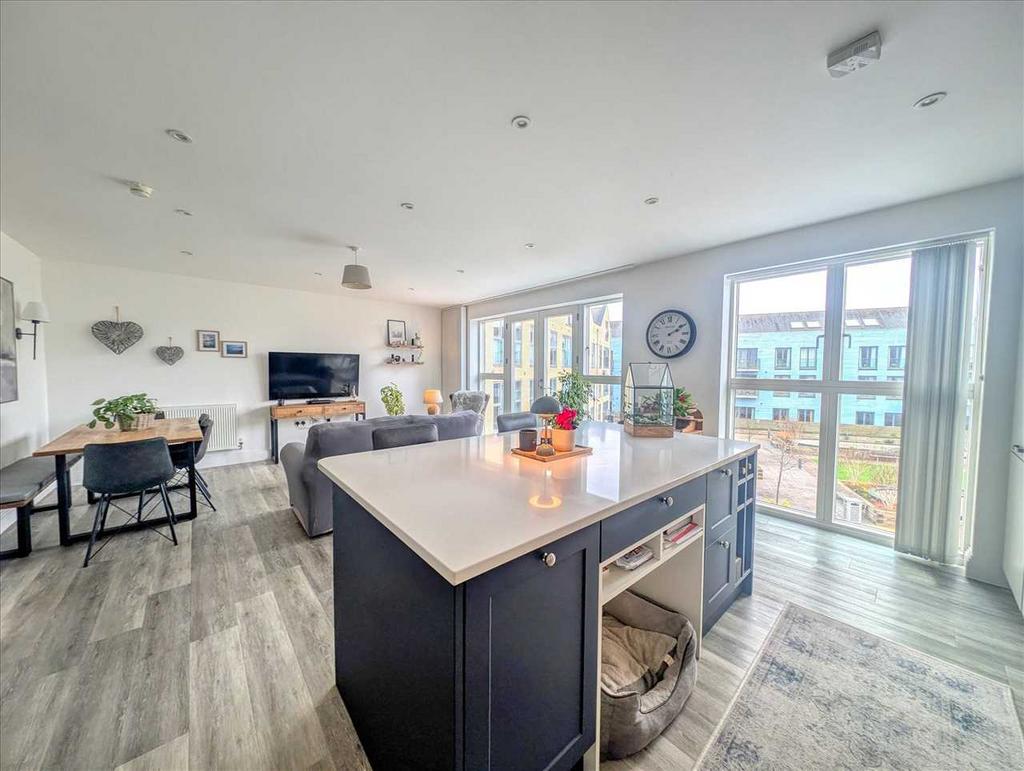 Kitchen / Lounge /