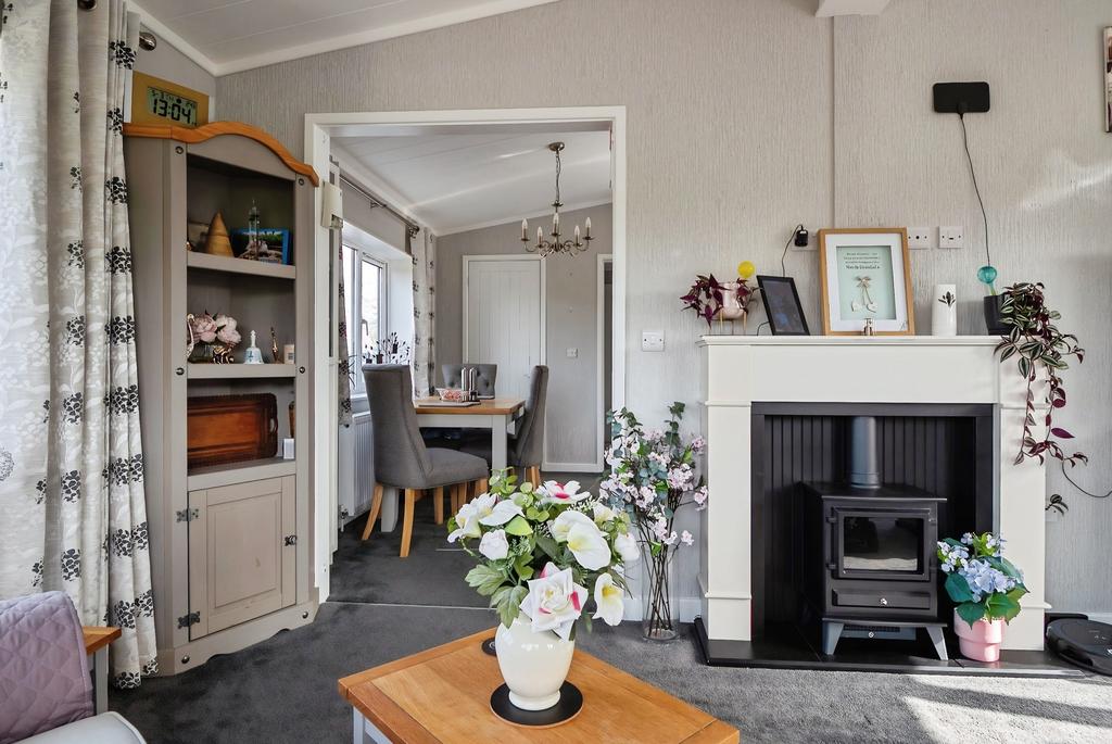 Lounge to Kitchen