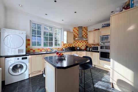 4 bedroom semi-detached house for sale, Glendale Avenue, Edgware, HA8