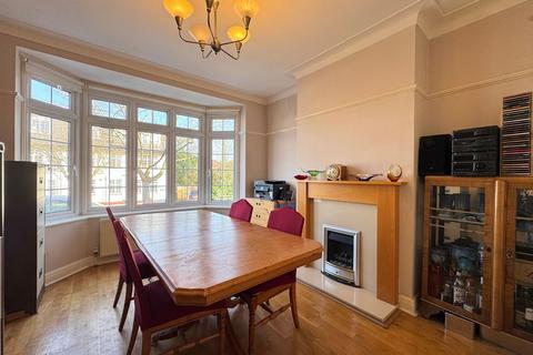 4 bedroom semi-detached house for sale, Glendale Avenue, Edgware, HA8