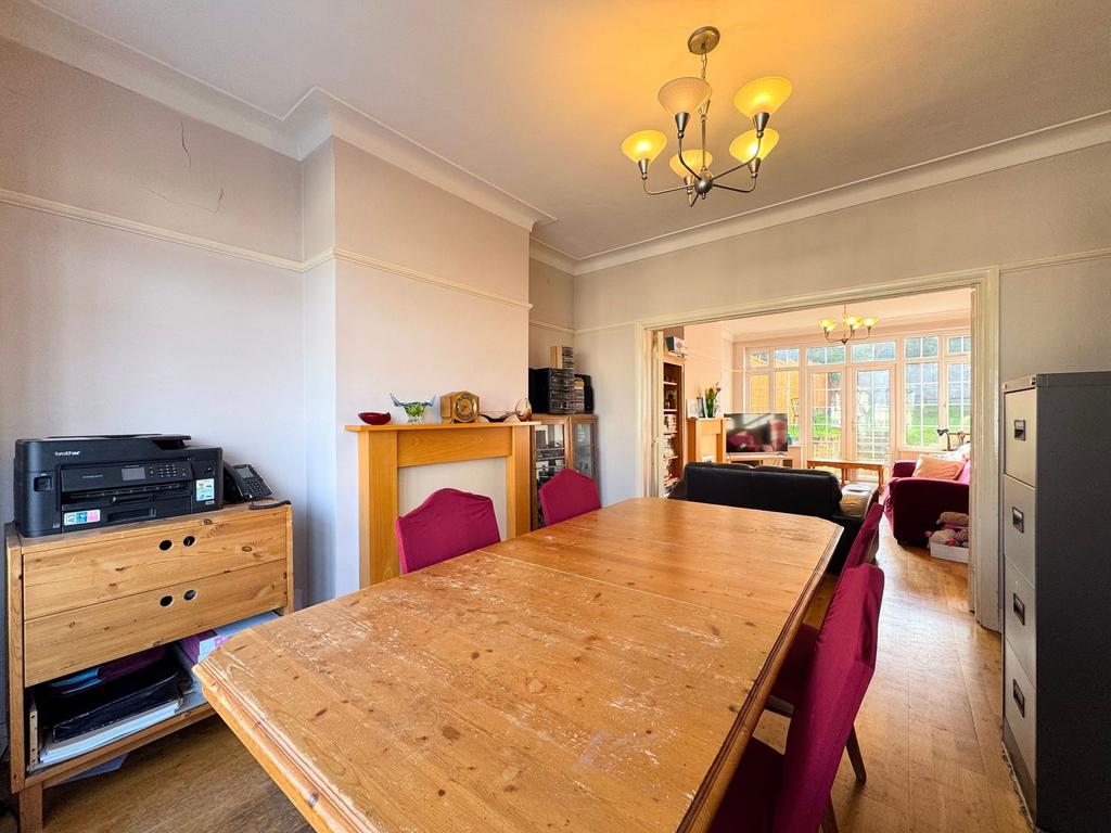 Dining area/lounge