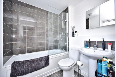 2 bedroom end of terrace house for sale, Hook Way, Maidstone, Kent, ME17