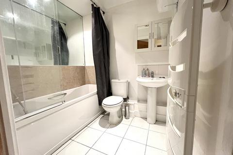 2 bedroom flat to rent, Granite Apartments, London, E15