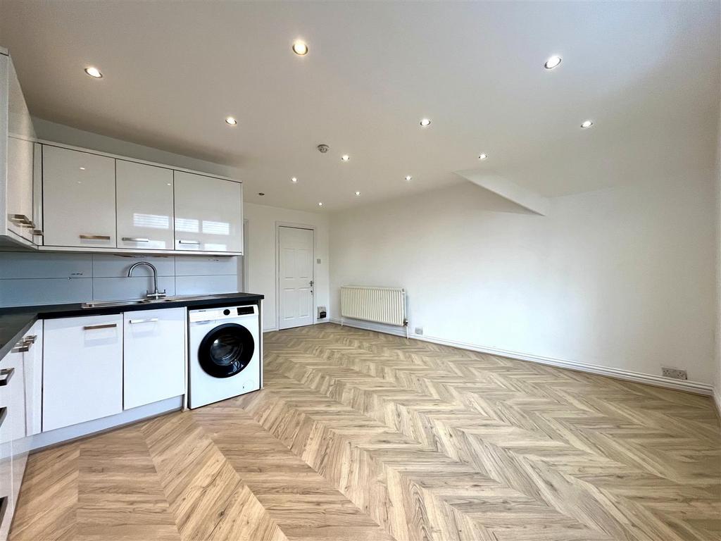 Kitchen / Living Area Aspect 4