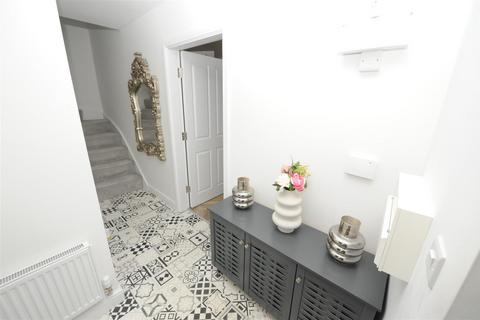 5 bedroom semi-detached house for sale, Hutton Hall Drive, Eccleshill, Bradford