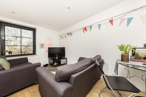 3 bedroom flat to rent, York Way, London N7