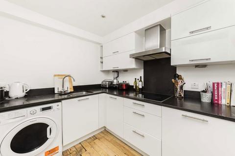3 bedroom flat to rent, York Way, London N7