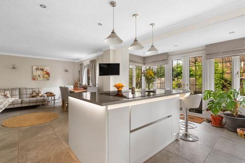 5 bedroom detached house for sale, 4 Rosewood Close, Fernhill Heath, Worcester. WR3 7SH