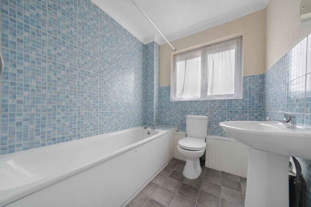 27 Fallowfield - Bathroom