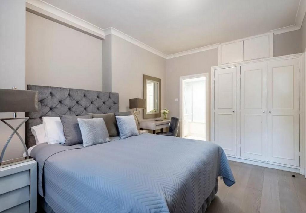 Master Bedroom .jpg