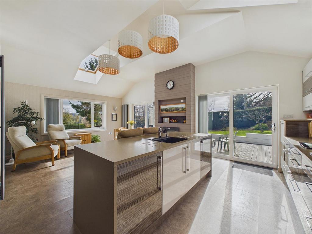 CAM03972 G0-PR0259-STILL024.jpg