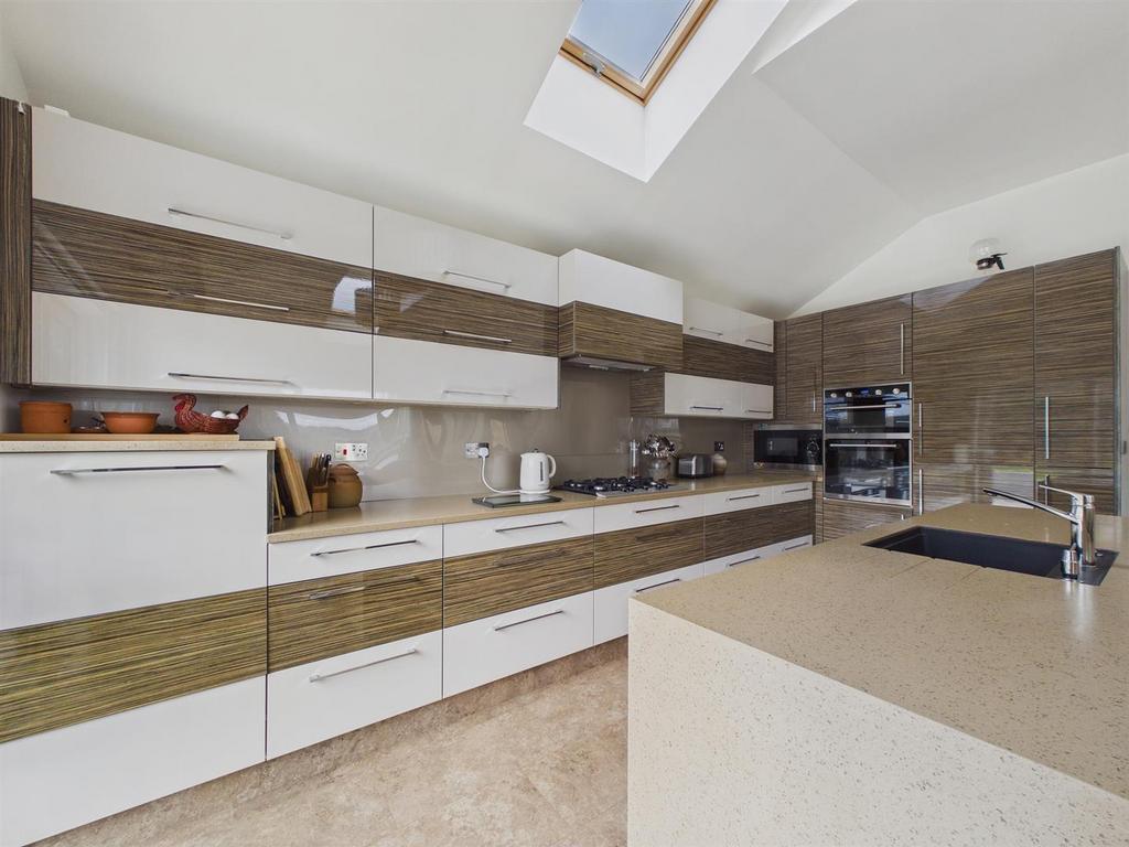 CAM03972 G0-PR0259-STILL026.jpg