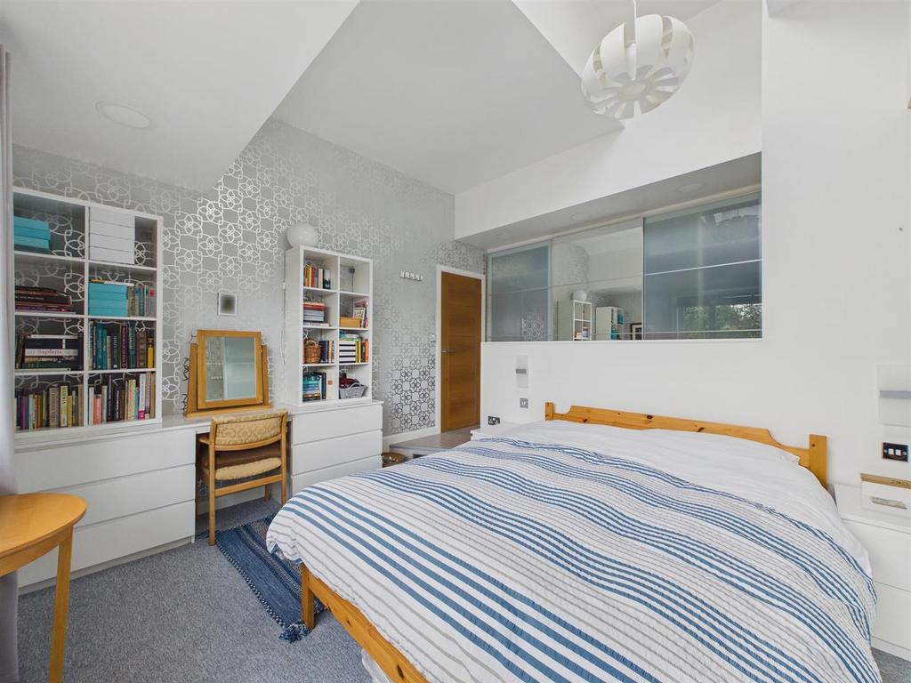 CAM03972 G0-PR0259-STILL015.jpg