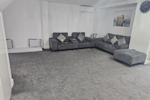 3 bedroom terraced house to rent, Milner Drive, TWICKENHAM, Middlesex, TW2