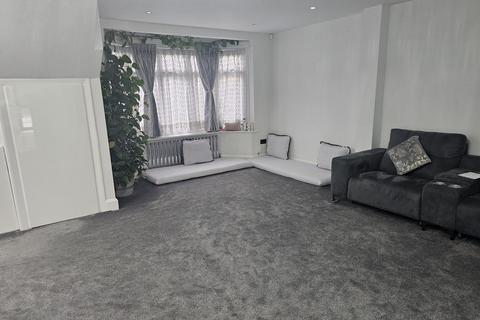 3 bedroom terraced house to rent, Milner Drive, TWICKENHAM, Middlesex, TW2