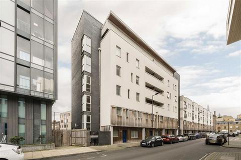 2 bedroom flat to rent, Chambers Street, London SE16