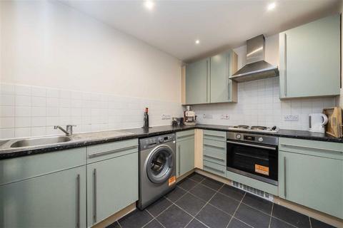 2 bedroom flat to rent, Chambers Street, London SE16