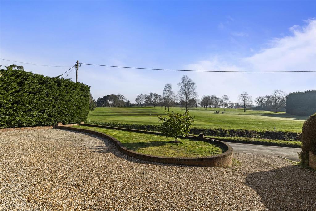 Haycorns Blighton Lane The Sands Farnham GU10 1 PU-
