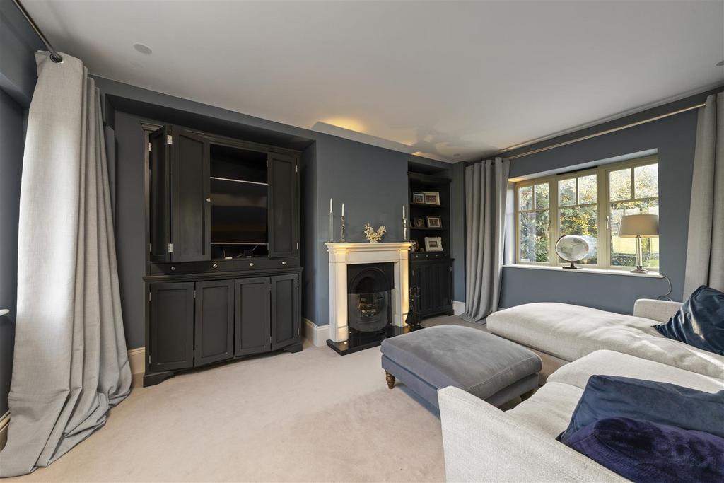 Haycorns Blighton Lane The Sands Farnham GU10 1 PU-