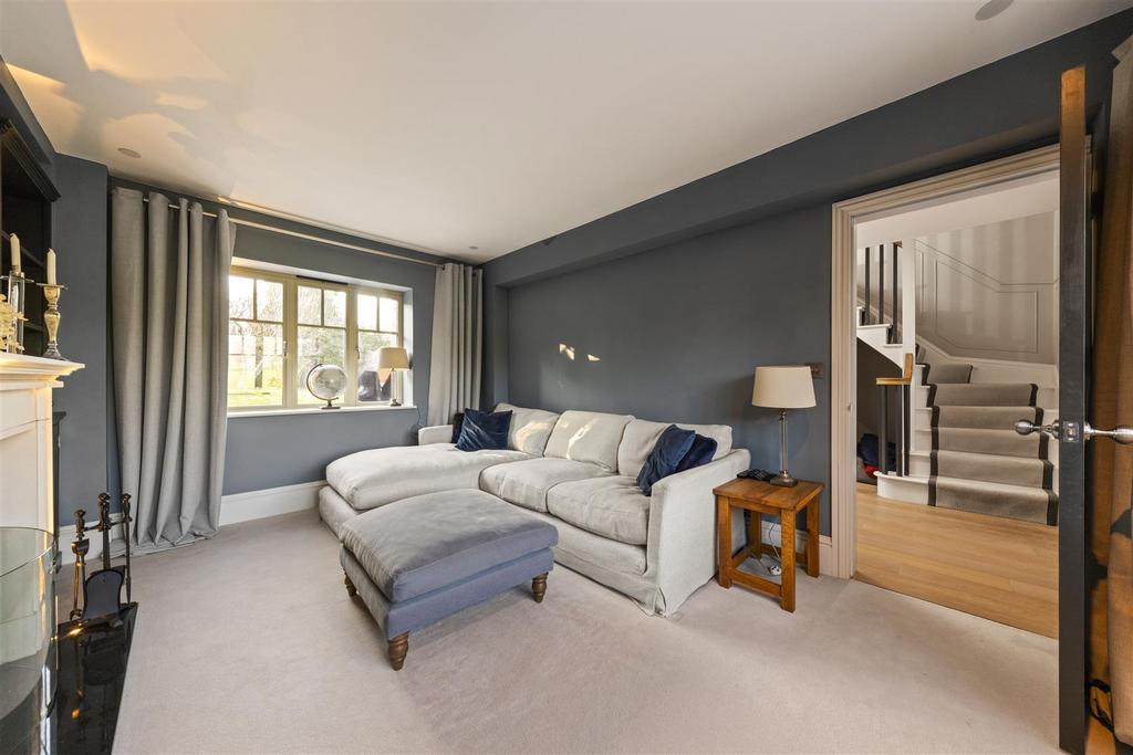 Haycorns Blighton Lane The Sands Farnham GU10 1 PU-