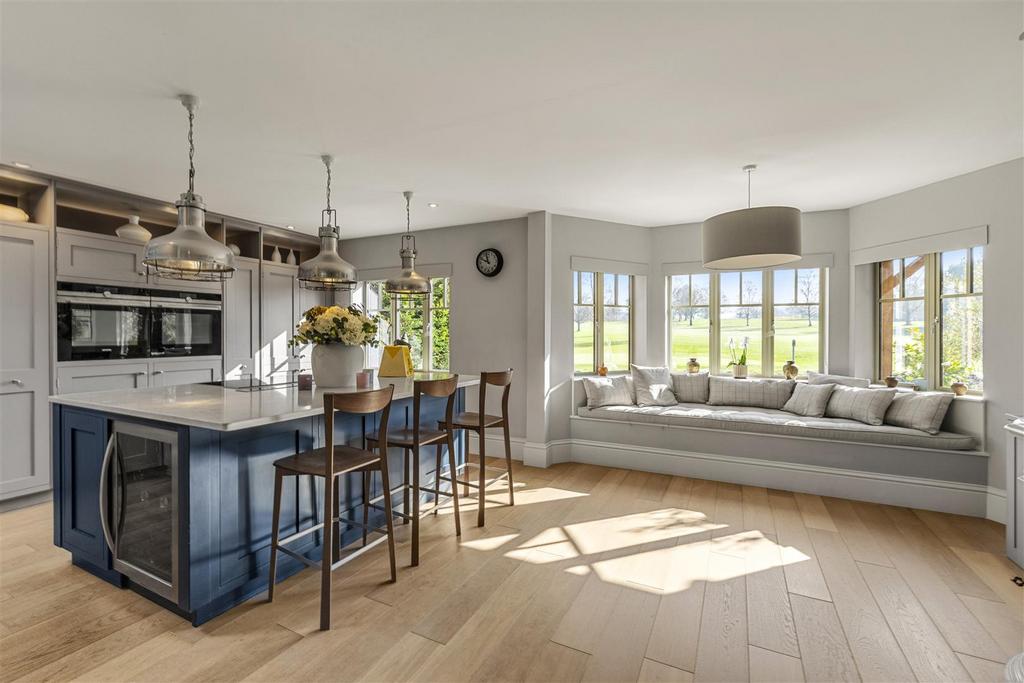Haycorns Blighton Lane The Sands Farnham GU10 1 PU-