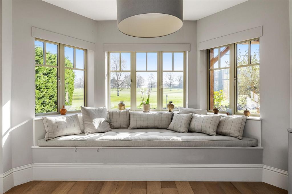 Haycorns Blighton Lane The Sands Farnham GU10 1 PU-