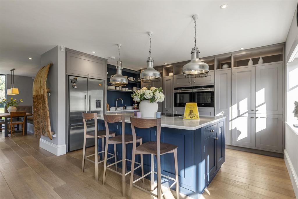 Haycorns Blighton Lane The Sands Farnham GU10 1 PU-