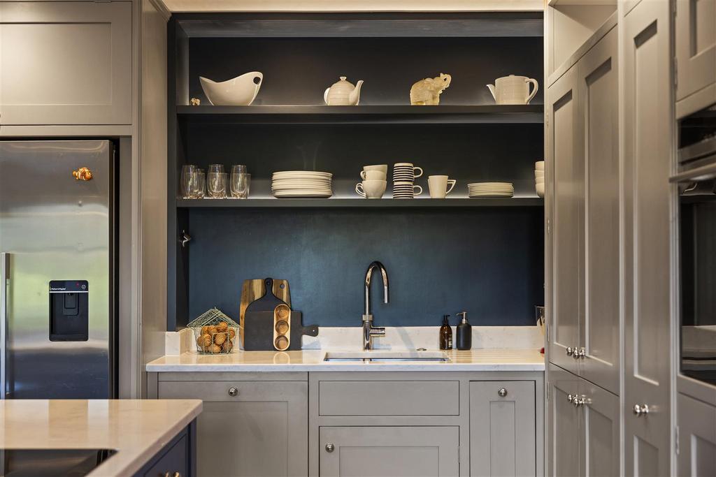 Haycorns Blighton Lane The Sands Farnham GU10 1 PU-