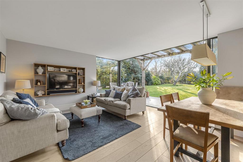 Haycorns Blighton Lane The Sands Farnham GU10 1 PU-