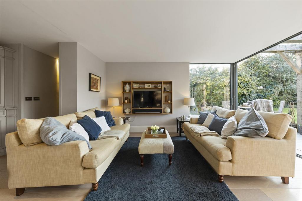 Haycorns Blighton Lane The Sands Farnham GU10 1 PU-