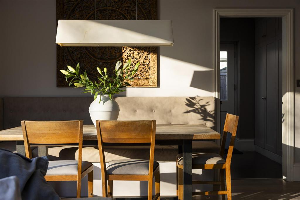 Haycorns Blighton Lane The Sands Farnham GU10 1 PU-