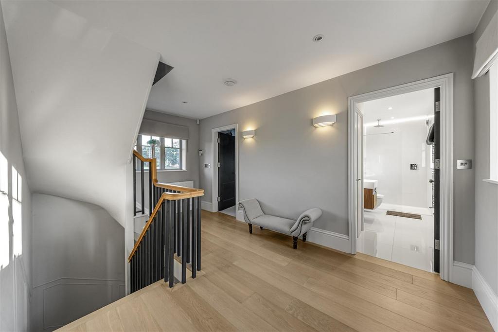 Haycorns Blighton Lane The Sands Farnham GU10 1 PU-