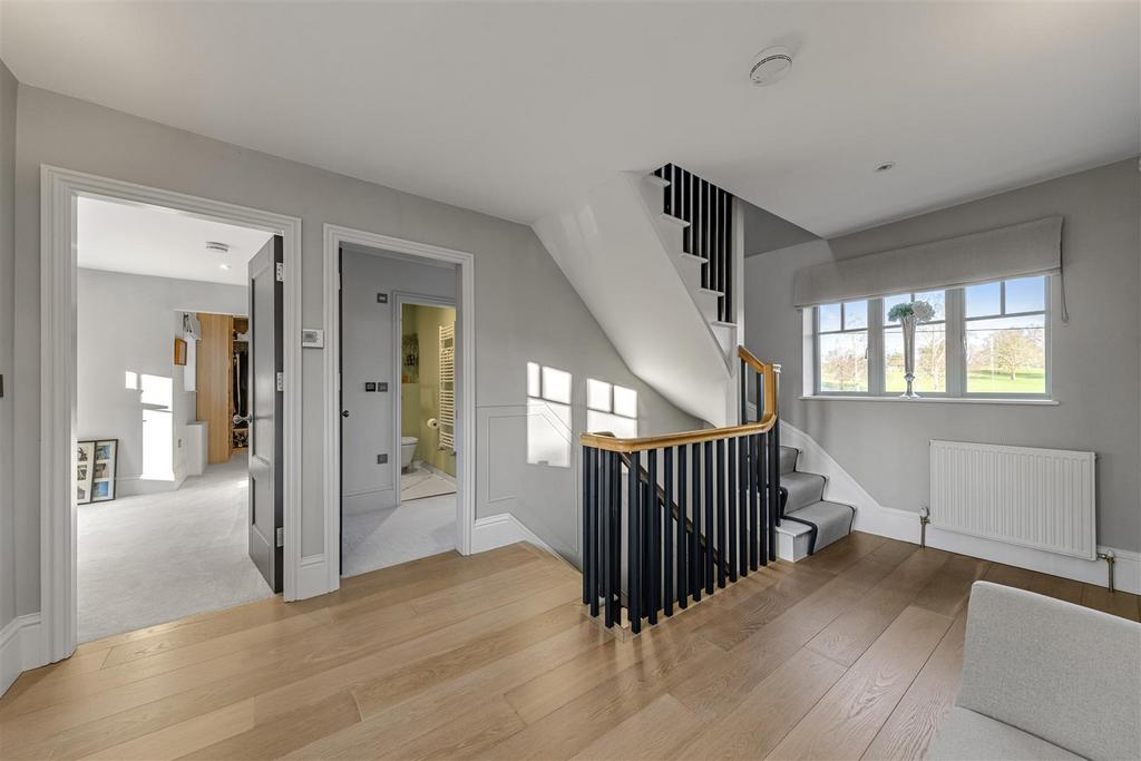 Haycorns Blighton Lane The Sands Farnham GU10 1 PU-