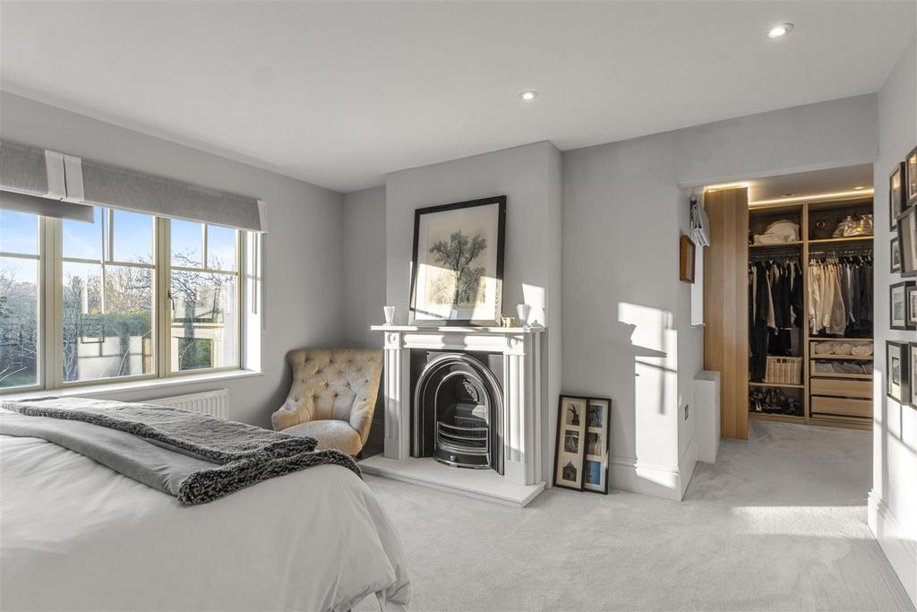 Haycorns Blighton Lane The Sands Farnham GU10 1 PU-