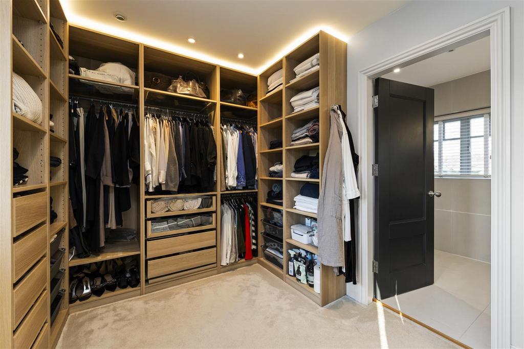 Haycorns Blighton Lane The Sands Farnham GU10 1 PU-