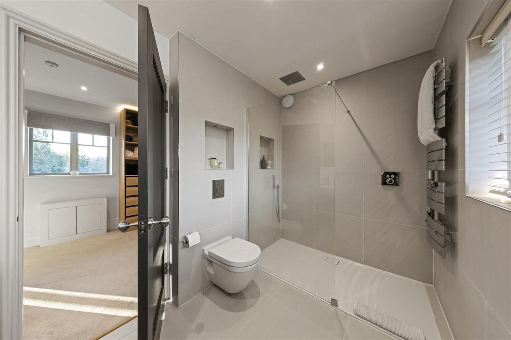 Haycorns Blighton Lane The Sands Farnham GU10 1 PU-