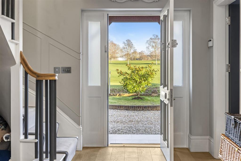Haycorns Blighton Lane The Sands Farnham GU10 1 PU-