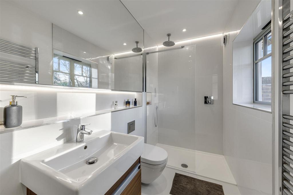Haycorns Blighton Lane The Sands Farnham GU10 1 PU-