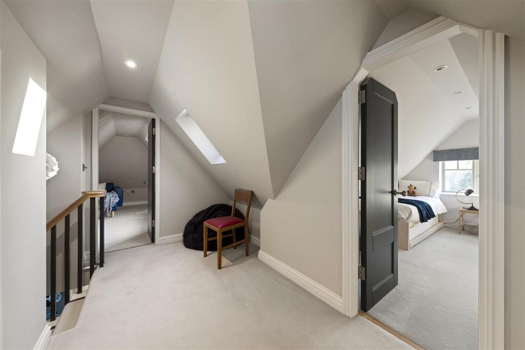 Haycorns Blighton Lane The Sands Farnham GU10 1 PU-
