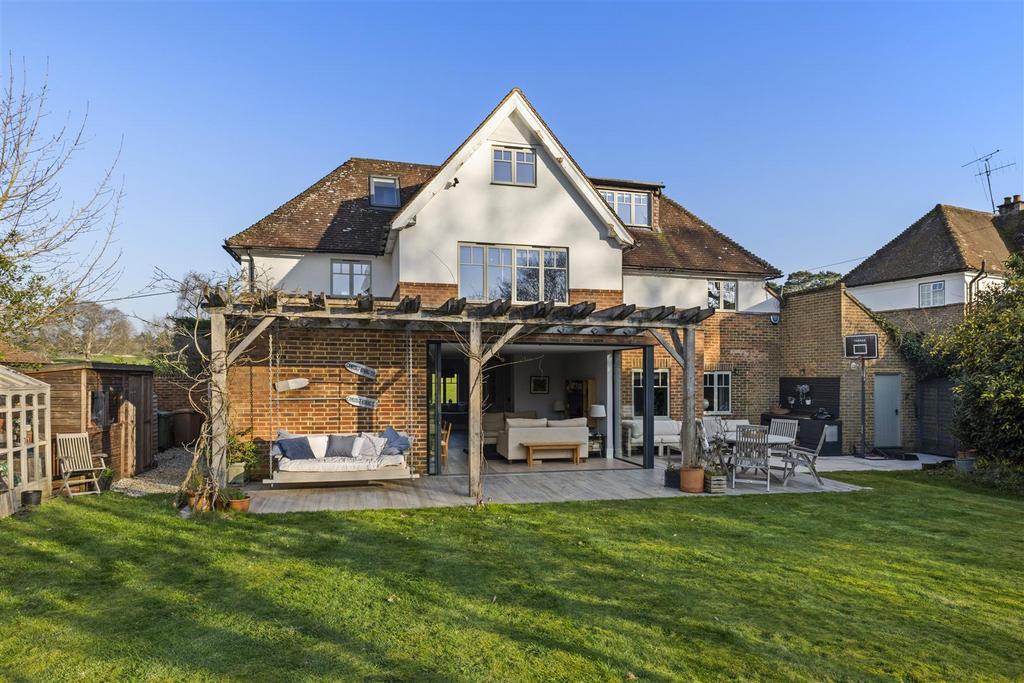 Haycorns Blighton Lane The Sands Farnham GU10 1 PU-