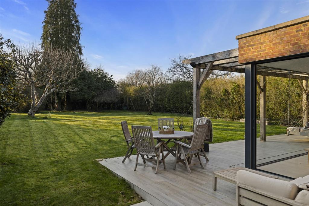 Haycorns Blighton Lane The Sands Farnham GU10 1 PU-