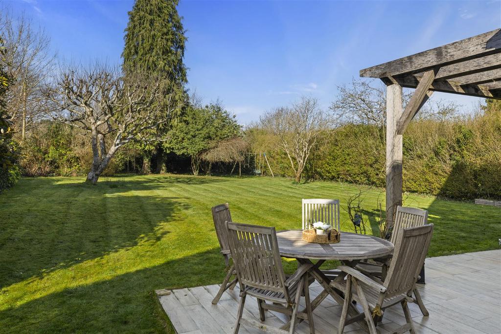 Haycorns Blighton Lane The Sands Farnham GU10 1 PU-