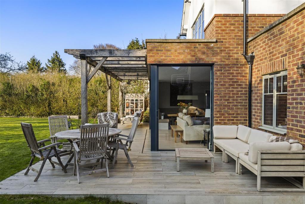 Haycorns Blighton Lane The Sands Farnham GU10 1 PU-