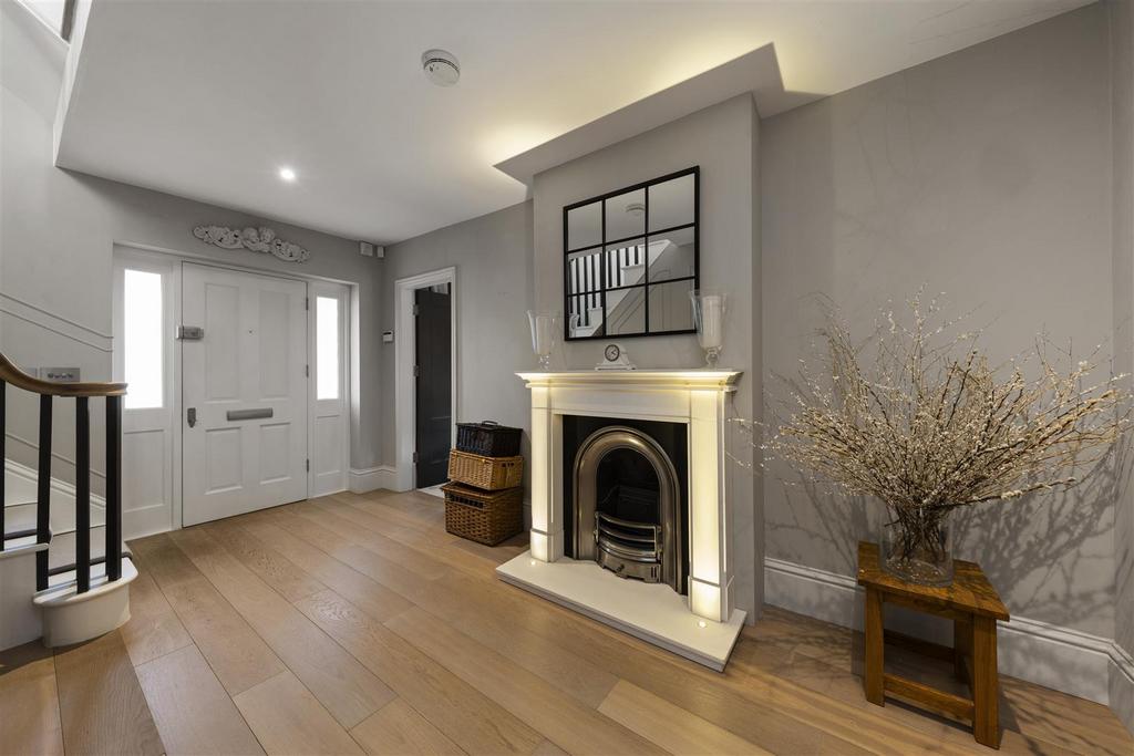 Haycorns Blighton Lane The Sands Farnham GU10 1 PU-